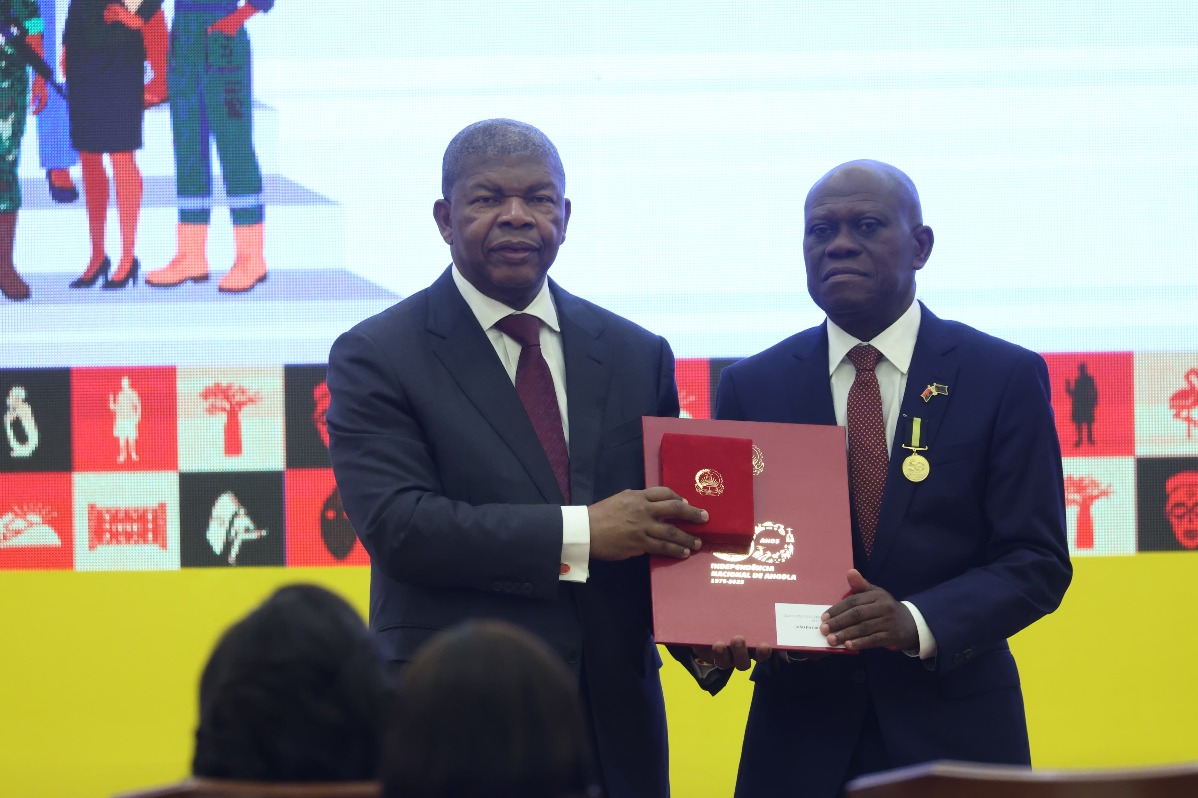 VENERANDO JUIZ CONSELHEIRO JUBILADO DR. JOÃO DA CRUZ PITRA CONDECORADO COM MEDALHA DE MÉRITO